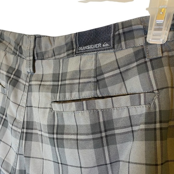 Quiksilver Men's size 34 Gray Flat Front Shorts with Plaid Design - Picture 4 of 8